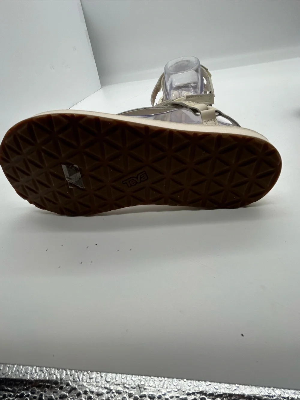 Teva Women’s Universal Slim Leather Beige Strappy Sandals size 8W NWOT